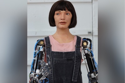 (تصاویر) نخستین اثر هنری ربات انسان‌نما با هوش مصنوعی به قیمت نجومی 1.8 میلیارد دلار