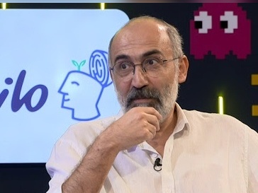 (ویدئو) هادی حجازی‌فر: «مجبور شدم در برجک سربازی درس بخوانم و رتبه 22 کنکور شوم!» / عاشق خونسردی باباش شدم...😂