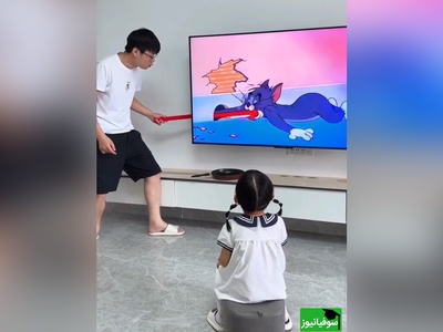 خلاقیت خنده‌دار و تحسین برانگیز پدر کره‌ای در تماشای کارتون حماسه آفرید