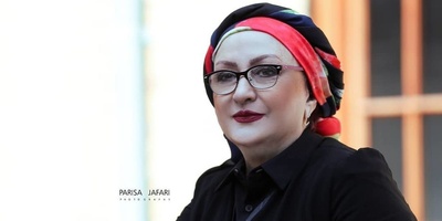 وقتی سلیقه شخصی حرف اول را می‌زند؛ جزئیاتی از خانه مریم امیرجلالی: از مبلمان عنابی رنگ و آینه کنسول مد روز تا دیوارکوبهای مینیمال+ویدیو و عکس