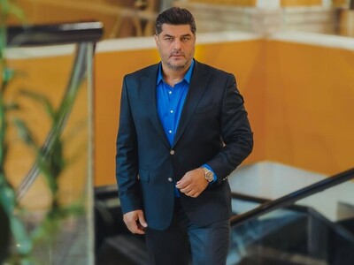 (ویدیو) نقشه متفقین از زمان جنگ جهانی اومده رسیده دست سام درخشانی / این سکانس سمی از «قهوه پدری» رو نبینی از کفت رفته!😂😂