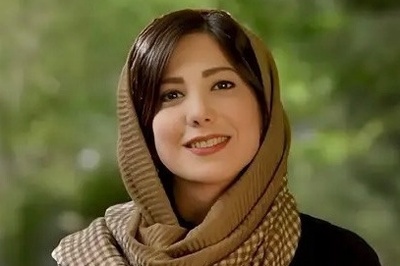 (ویدیو) دلنشین‌ترین شعر حافظ با صدای آرامبخش باران نیکراه: عِیْبِ رِنْدان مَکُن ای زاهِدِ پاکیزه‌سِرِشْت!/ که گُناهِ دِگَران بَر تو نَخواهَنْد نِوِشْت