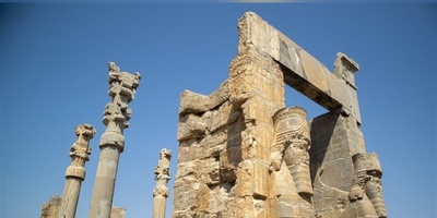 (عکس) تاریخی که از خاک بیرون آمد؛ قابی بی‌نظیر از تخت جمشید قبل از حفاری در دوران قاجار