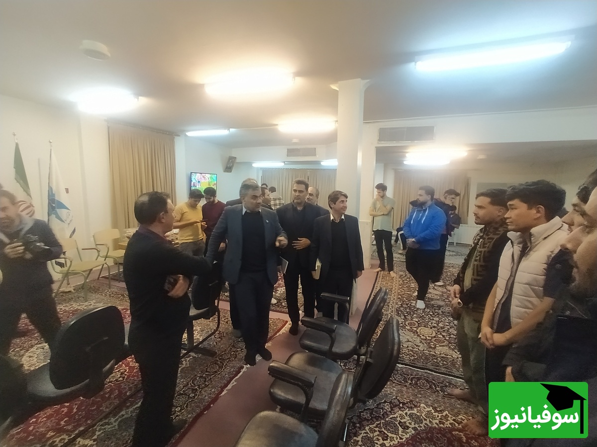 حضور رئیس دانشگاه آزاد استان تهران در جمع دانشجویان هم‌زمان با شب یلدا