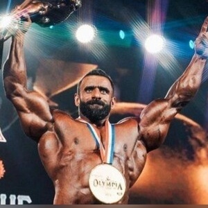 هادی چوپان: قهرمان جهان شدم صبحش رفتم سر ساختمون گچکاری؛ صاحبکارمون بنر یک در یک زده بود آقا قهرمان جهان شدی مبارکه؛ از شیراز تا تهران رو با اتوبوس می اومدم
