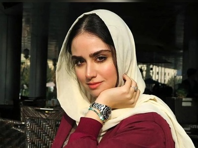 (ویدئو) نگاهی به چیدمان شیک و لاکچری کتابخانه هانیه غلامی، نگین سریال یزدان / از کلاه جادوگری هری‌پاتر تا کتاب‌های خاص و گران ‌قیمت جی.کی. رولینگ / خانم بازیگر یه پاترهد دو آتیشه‌ست!🧙‍♂️