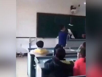 (ویدئو) پرواز هواپیمای کاغذی بر فراز کلاس درس/ علاقه به تدریس از قیافهٔ معلمشون پیداست