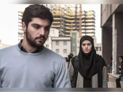 (ویدئو) سکانسی جذاب از سریال پدر و توضیحات دانشجوی ریاضی پای تخته/ میگه مغز آدما دو جا خوب کار نمیکنه...