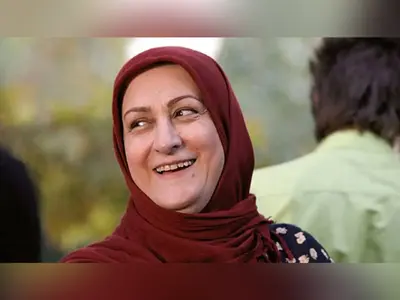 (ویدئو) سکانسی خنده‌دار از انگلیسی صحبت‌کردن مریم امیرجلالی/ قابل توجه اونایی که دو روزه رفتن کلاس زبان، فارسی یادشون رفته!