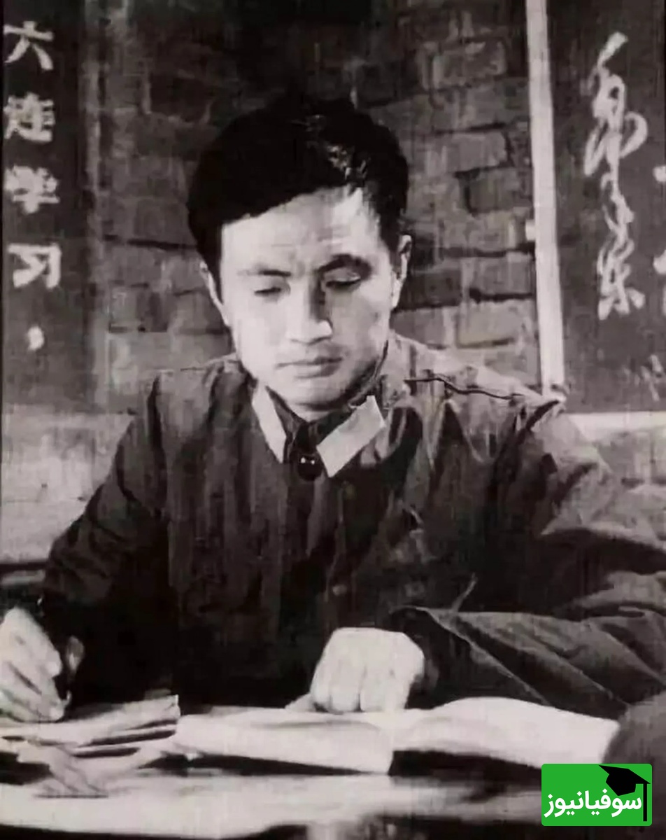 رن ژنگفی بنیانگذار هواوی در دوران جوانی