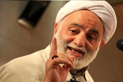 (ویدیو) خنده دار ترین خاطره‌ی حاج‌آقا قرائتی از یک روحانی کنار دریا/ نباید زود قضاوت کرد!😂