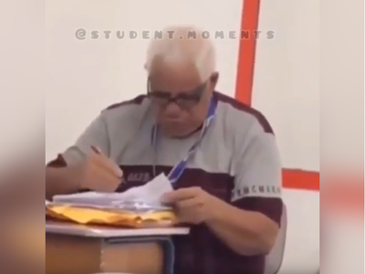 (ویدئو) قیافۀ استاد وقتی ورقه‌های دانشجوهاشو تصحیح می‌کنه/ قشنگ مشخصه یدونه سوال رو هم ننوشتن...