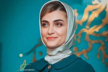 ویژه علاقه مندان به طراحی لباس/مقایسه جذاب استایل های هوشمندانه الناز ملک در کاخ جشنواره فیلم فجر+عکس