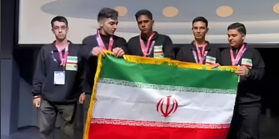 (ویدئو) لحظه‌ای تاریخی در دبی؛ نخبگان ایرانی تیم رباتیک با حرکتی نمادین، جهان را به احترام ایران واداشتند!