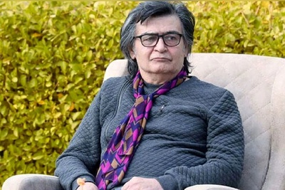 وقتی رضا رویگری با طنزترین حالت ممکن سکته مغزی خودش رو توضیح داد؛ رفتم دستشویی و دیدم سَرَم گیج میره بعدش سرم محکم خورد به توالت و...+ویدیو