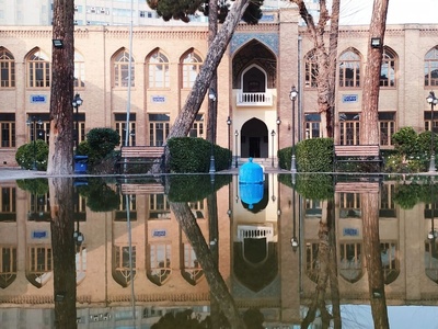 (عکس) 100 سال پیش تو همین کلاس نشستن و درس خوندن… با وجود قحطی و آشوب! باورت می‌شه؟!