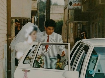 زنگ خلاقیت: ابتکار خنده‌دار فیلمبردار ترکیه‌ای در فیلمبرداری از ماشین عروس حماسه آفرید/ مرد حسابی داشتی خودتو به کشتن میدادی😂