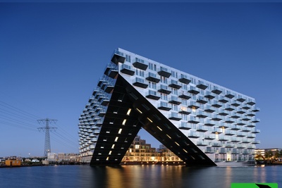 (ویدیو) شاهکار بینظیر در قلب آمستردام با طراحی بسیار خلاقانه و باورنکردنی/  وقتی معماری قانون جاذبه رو به چالش میکشه👌