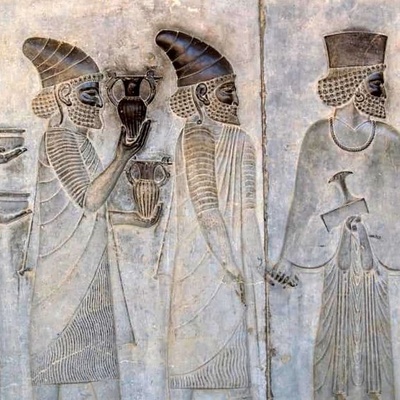 (ویدئو) تفسیر متفاوت دکتر شاهرخ رزمجو از کاخ سه‌دروازه؛ تخت جمشید، نماد گفت‌وگو نه قدرت‌نمایی