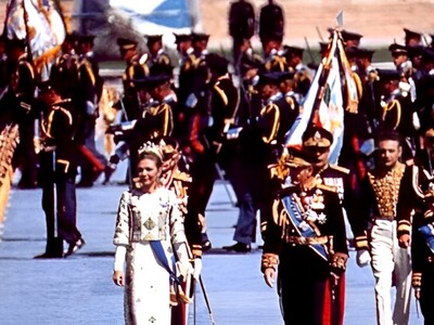 ویدئو/ قربانی کردن تاریخ 8000 ساله ایران در پای جاه‌طلبی شاهانه!/ راز زرق‌وبرق‌های پوچ و پرهزینه جشن‌های 2500 ساله پهلوی که صدای تاریخ را خفه کرد