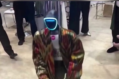 (ویدئو) شوی خیره‌کننده ربات انسان‌نما در جشنواره InnoWeek 2025 تاشکند؛ نمایش بی‌نقص فناوری در اوزبکستان