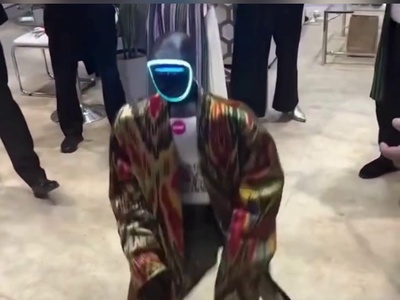 (ویدئو) شوی خیره‌کننده ربات انسان‌نما در جشنواره InnoWeek 2025 تاشکند؛ نمایش بی‌نقص فناوری در اوزبکستان