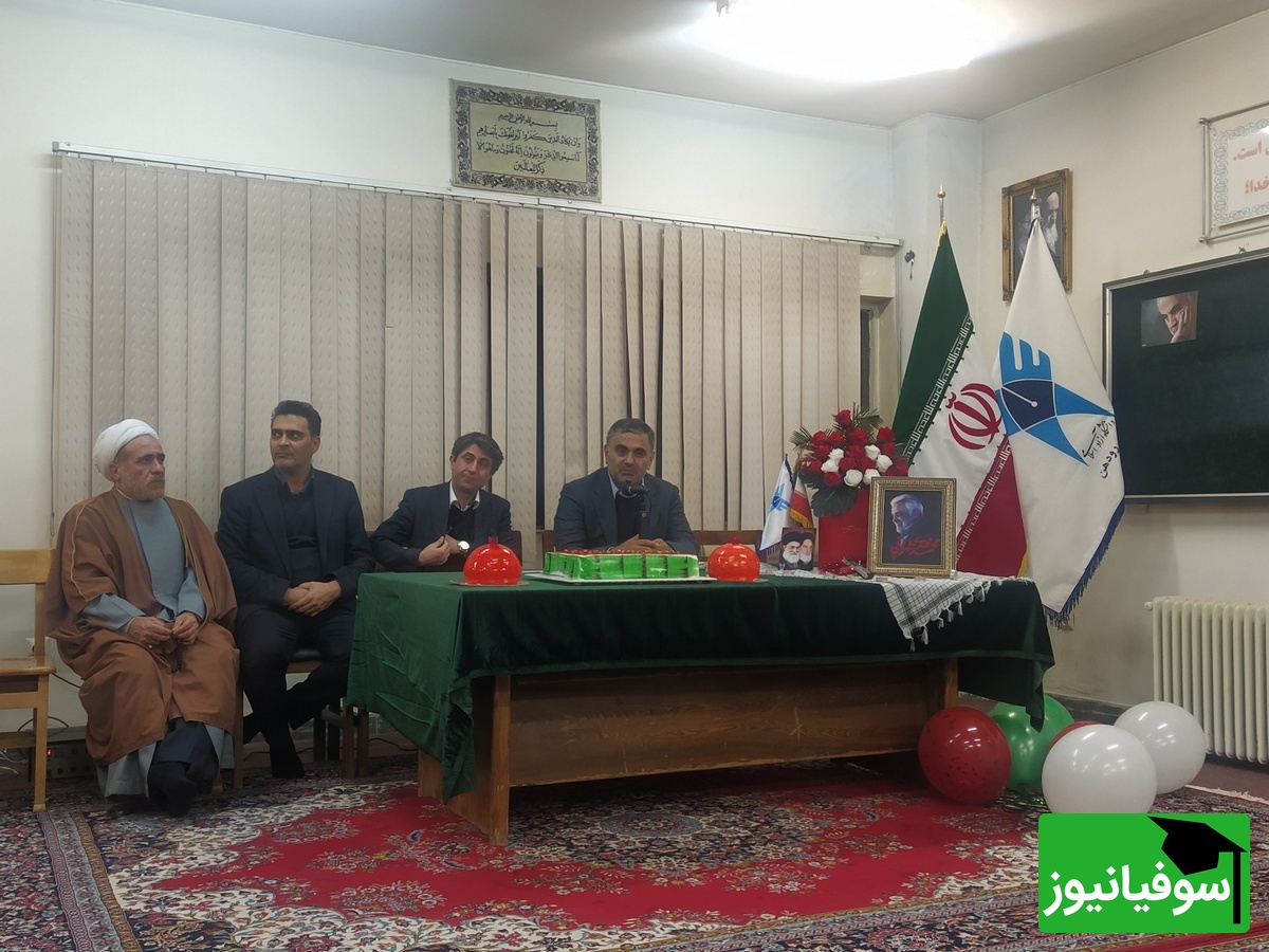 حضور رئیس دانشگاه آزاد استان تهران در جمع دانشجویان هم‌زمان با شب یلدا