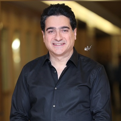 فیلم/باشکوه ترین لحظه اختتامیه جشنواره 25: همایون شجریان لوح زرین را از دستان استاد شفیعی کدکنی گرفت/ همه ما فرزندان ایرانیم دلم میخواد تو آغوشش جان بسپارم