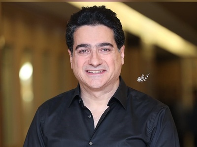 فیلم/باشکوه ترین لحظه اختتامیه جشنواره 25: همایون شجریان لوح زرین را از دستان استاد شفیعی کدکنی گرفت/ همه ما فرزندان ایرانیم دلم میخواد تو آغوشش جان بسپارم