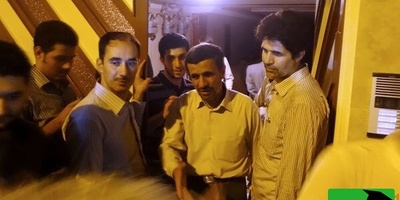 حجم خرابی‌ها و وضعیت خودروی محافظان محمود احمدی‌نژاد رو در حمله به محل سکونت وی ببینید!