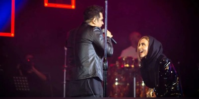 اتفاق بامزه‌ای در کنسرت حمید عسکری؛ قهر کردن یک خانم بخاطر رد درخواستش توسط آقای خواننده+ویدیو