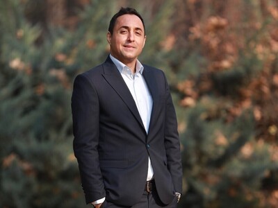 (ویدیو) گلچینی از سمینار انگیزشی و تاثیرگذار "امیرحسین رستمی" / ماشاالله چه با جون و دل هم فعل خواستن رو به زبان فارسی و انگلیسی صرف می‌کنه!