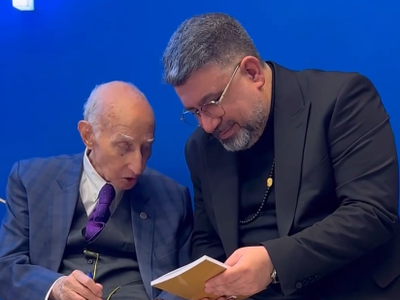 (ویدئو) ذوق‌زدگی رضا رشیدپور به خاطر هدیۀ معنوی  که از پروفسور فرهود پدر علم ژنتیک ایران دریافت کرد