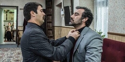 ویدیو | این سوغاتی تاریخی قرن رو احمد مهران‌فر آورد/ نقی قفل شده! 😂