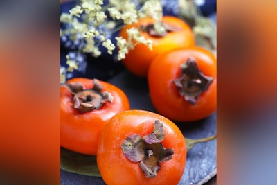 (ویدیو) نوشیدنی ترند این روزها/ قهوه هسته خرمالو و توصیه‌های کاربردی استاد باغبانی