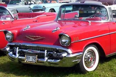 (ویدیو) فقط ببینید 70 سال پیش چه ساخته‌اند! آپشن‌های جادویی در دل زیباترین شورولت قرمز کلاسیک جهان