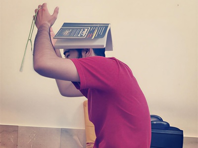 (ویدو) موقعیت: وقتی کلاس بغلی زنگ بعد همون امتحان که تو الان دادی رو دارن/ حتی دور ترامپ هم اینهمه خبرنگار جمع نمیشه😂