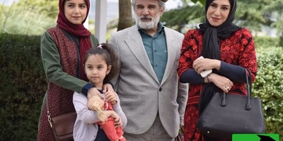 (ویدئو) وقتی بابات حتی به کلاس دانشگاهت هم اعتماد نداره! / واکنش بامزه نازنین بیاتی همه رو خندوند!