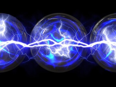 (ویدئو) آزمایش جالب عملکرد پدیده‌ی الکترواستاتیک