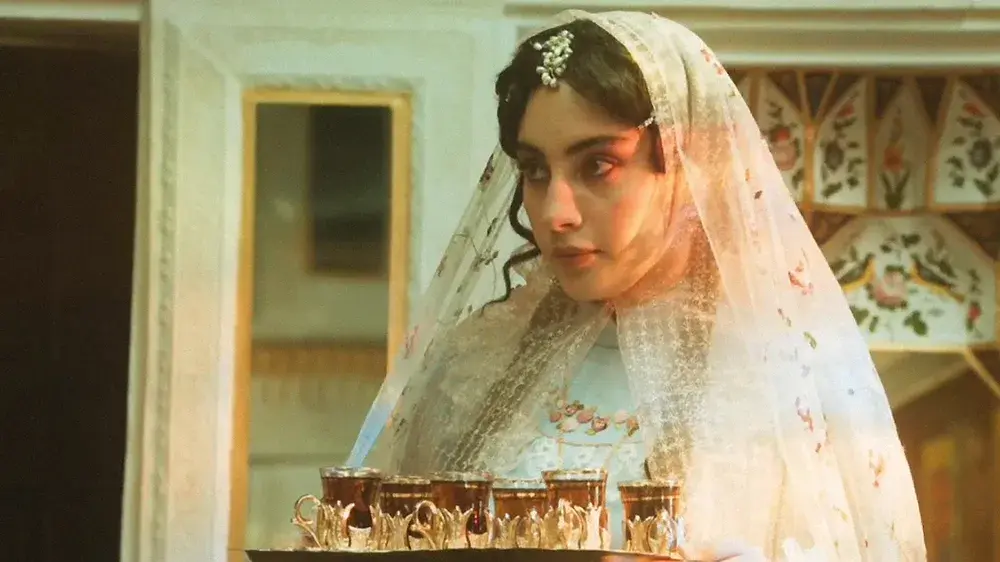 ترلان پروانه بازیگر سریال بامداد خمار: فقط ازم میپرسن آرایش کردی؟، موهاتو کجا فر کردی؟ منم بهشون گفتم خدا منو آرایش کرده!+ویدیو