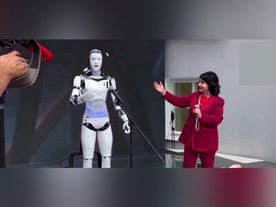 ویدیو/ اجرای حیرت‌انگیز کنسرت و صدای زیبای یک ربات در انجمن فرهنگ‌های متحد سن‌پترزبورگ/ تعظیم هنر به تکنولوژی رباتیک