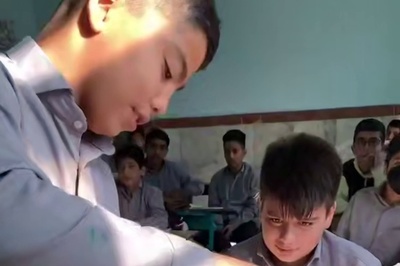 (ویدئو) اختراع جذاب و دیدنی دانش‌آموز کلاس هفتم در فضای مجازی وایرال شد؛ به ایلان ماسک دهه نودی سلام کنید، ببینید با اختراعش تو مدرسه الان چقدر می‌تونه پول دربیاره! 👏😂