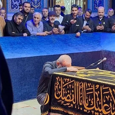 نجواهای بی‌صدا در حریم رضوی؛ حضور سرزده پزشکیان بر تربت پاک رهبر شهید انقلاب+ویدیو