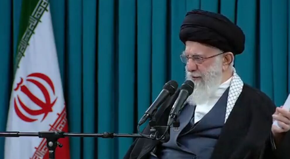 (ویدئو) توقع حضرت آیت الله خامنه‌ای از تشکل‌های دانشجویی/ نگاه درون دانشگاهی داشته باشید