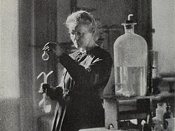 (عکس) نگاهی نزدیک به افتخارات ماری کوری/ روایتگر مسیر شجاعت و کشف‌های بی‌نظیر یک پیشگام علم