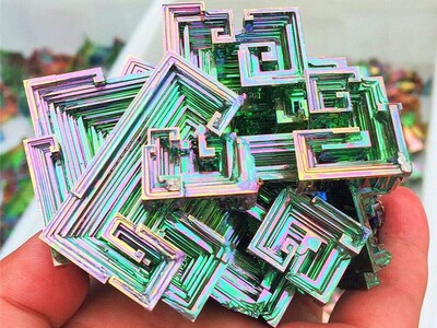 ویدئو/ آموزش کامل ساخت کریستال‌های خارق‌العاده «بیسموت»/ تجربه‌ای بی‌نظیر برای کشف رنگ‌ها و درخشش‌های مسحورکننده در خانه