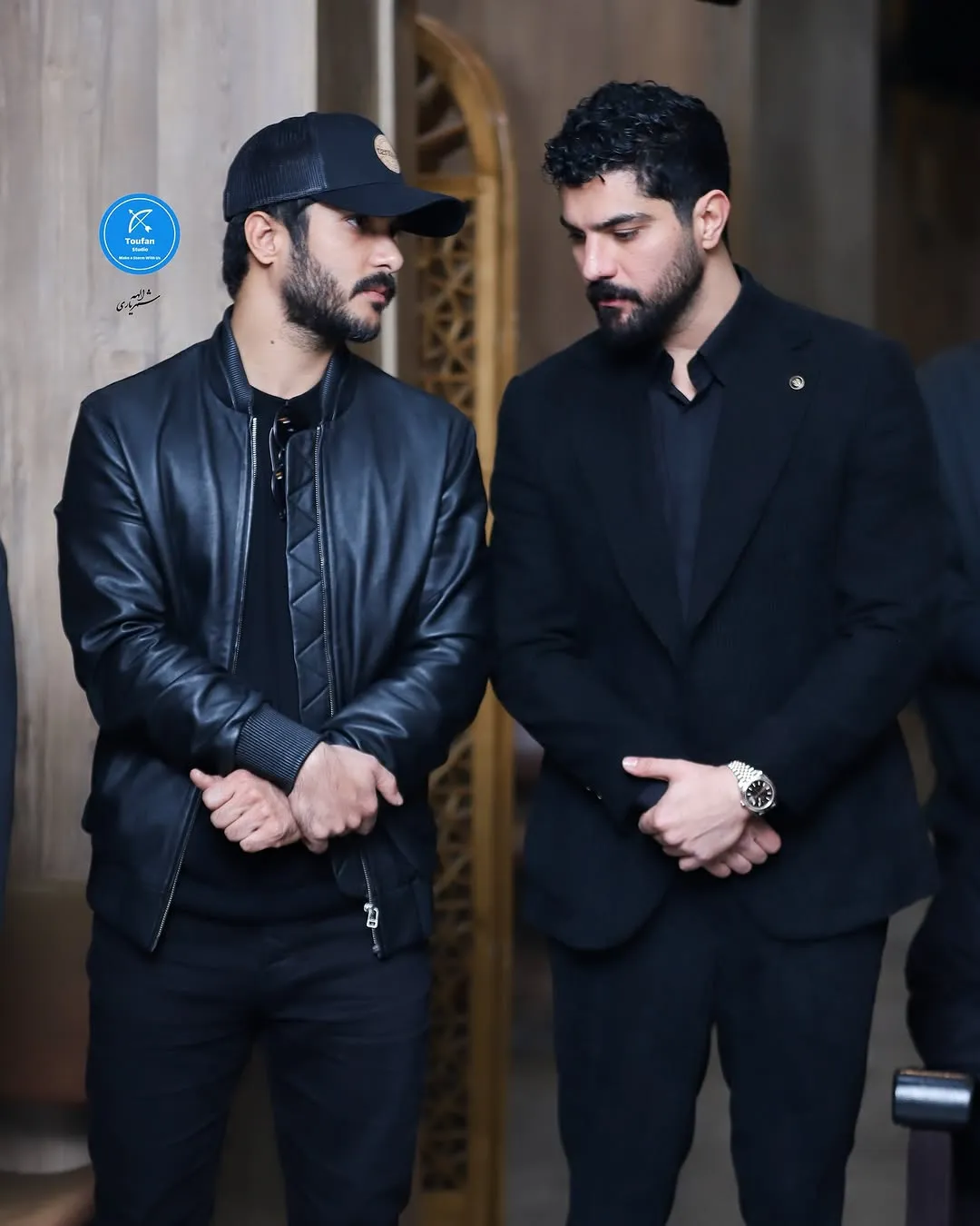 حضور بازیگران و هنرمندان مشهور ایرانی در مراسم ختم مادربزرگ ساعد سهیلی و سینا مهراد؛ فرزاد جمشیدی، علی اوجی، بهاره افشاری و...+ ویدیو