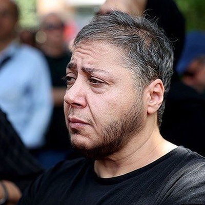این دیدار مازیار لرستانی و محمدرضا شریفی‌نیا در مراسم ختم اکبر عبدی چرا ناگهان وایرال شد؟