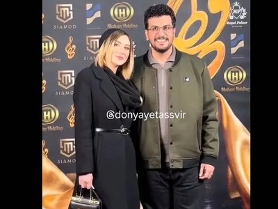 امیرحسین قیاسی حتی وقتی جایزه جشن حافظ رو میگیره دست از شوخی کردن برنمیداره؛ بامزه‌بازی با همسر و تشکر از مادر به سبک مجری بانمک پامپ+فیلم