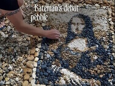 ویدیو/ نقاشی‌های سنگی در گالری بین‌راهی ریل قطار/ تکرار تصویر Mona Lisa این بار با نام Stona Lisa